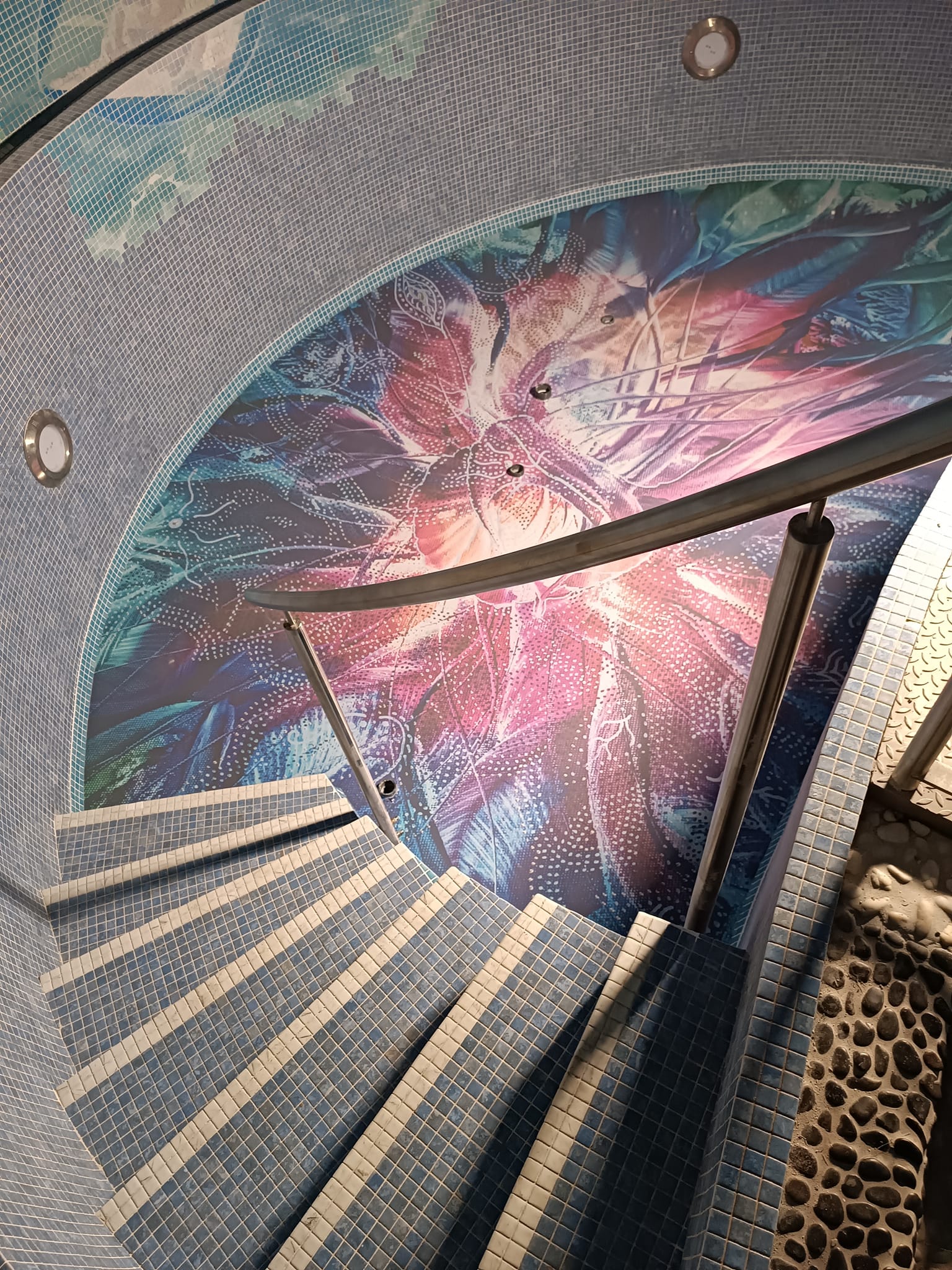 Dno bazénu do wellness - podlahy z pryskyřice